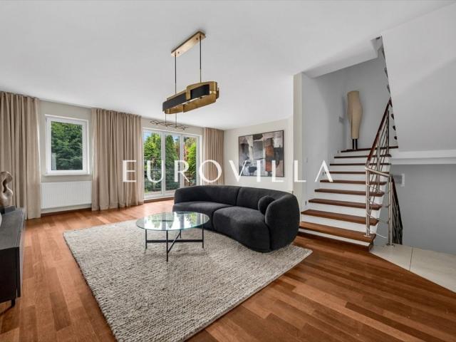 Przestronny segment 300m² na Ursynowie polecam!