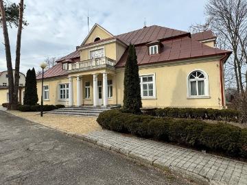 Zabytkowy dwór z potencjałem inwestycyjnym 1164 m²