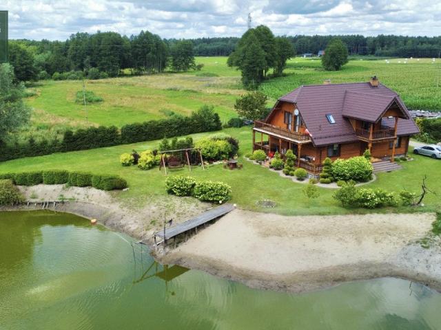 Urokliwy dom z bala sosnowego 250 m² z stawem i prywatnością