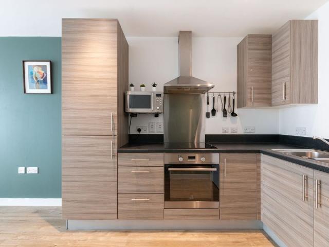 Pump House Crescent, Brentford, London TW8, 1 bed flat to rent, £1,850 pcm | PrimeLocation