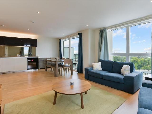 Pump House Crescent, London, TW8 0FY, United Kingdom | 3 bed apartment for rent #137932714 | Rentberry