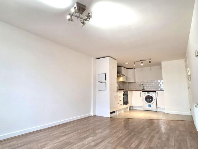 Pumphouse Crescent, Watford WD17, 1 bed flat to rent, £1,300 pcm | PrimeLocation