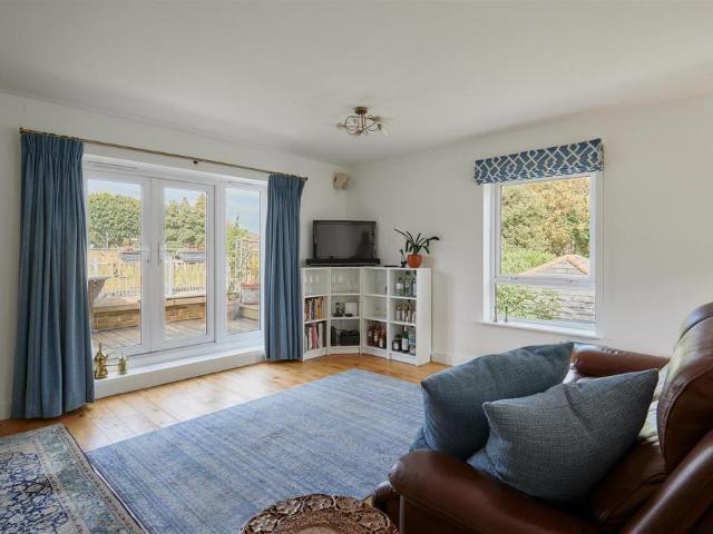 Pumping Station Road, Chiswick, W4 3 bed semi detached house to rent £3,950 pcm £912 pw
