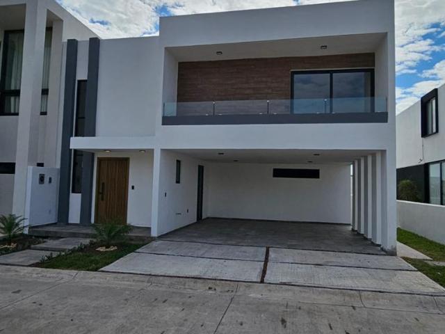 PUNTA TIBURON, Casa en VENTA con ALBERCA, sala de TV y cuarto de servicio