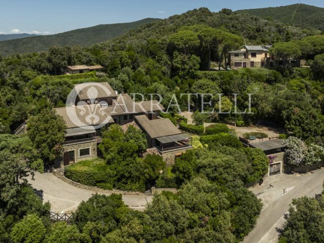 Punta Ala,in posizione dominante da cui si può ammirare il m. 700m² Castiglione della Pescaia