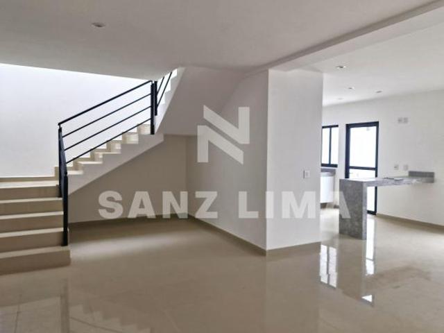 Puntarena Residencial: Casa nueva, con recamara en planta baja