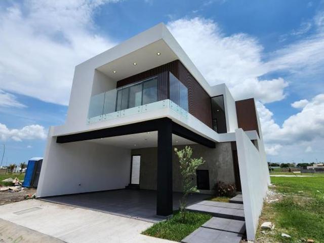 Punto Lomas, Casa a estrenar con recámara en planta baja