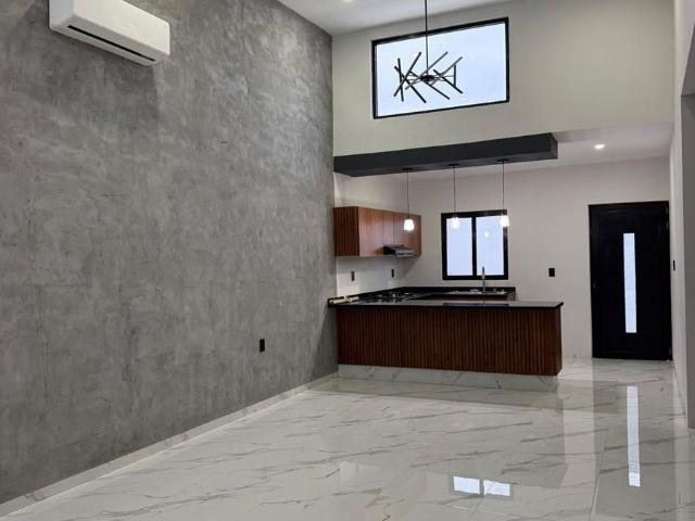 PUNTO LOMAS CASA EN VENTA DE UNA PLANTA Y ROOF