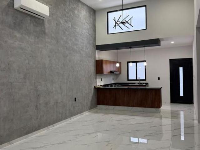 PUNTO LOMAS CASA EN VENTA DE UNA PLANTA Y ROOF