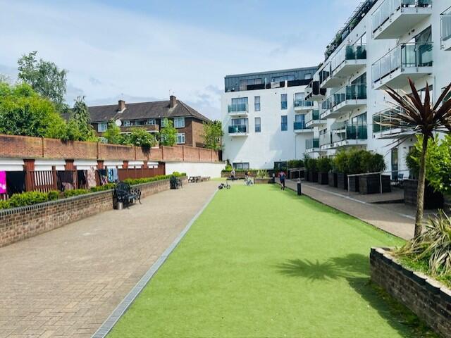 Punam Appartment, Windsor Close. 1 bed flat to rent £1,500 pcm £346 pw