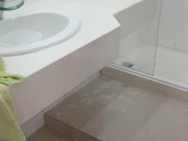 Puc quarto com vista para o verde