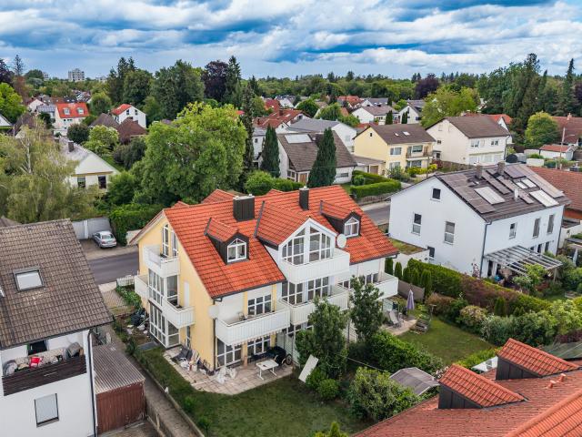 Puchheim: Helles RMH Wohn / Nutzfläche ca. 192 m² mit Galerie im Dachgeschoss & 2 TG Stellplätzen!