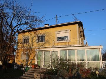 Pucking: Viel Platz für Familien und Generationen charmantes Haus mit 3 Wohneinheiten