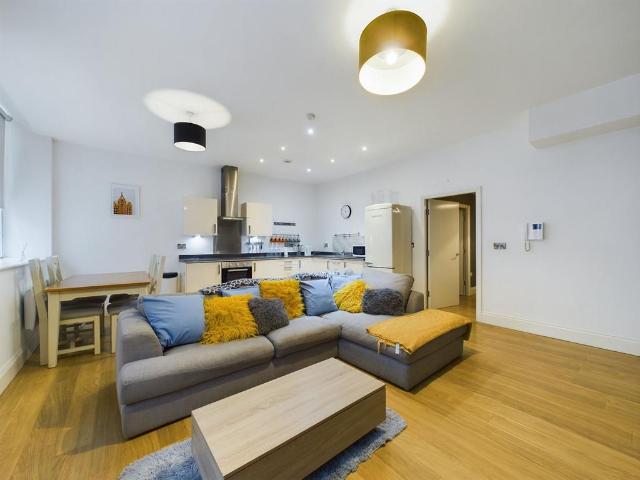 Puffin' Rooms, 8 Old Hall Street, Liverpool, L3 9PA, United Kingdom | 2 bed apartment for rent #128946592 | Rentberry