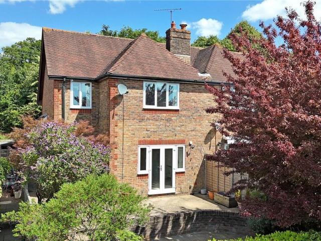 Pulborough, West Sussex 3 bed semi detached house to rent £1,850 pcm £427 pw