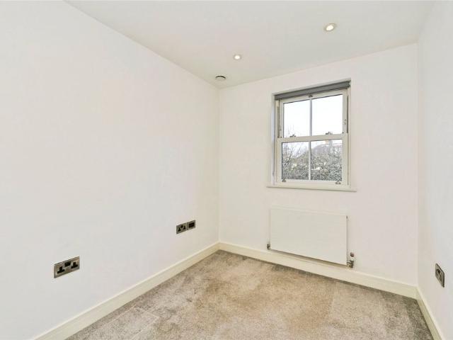 Pulsford Close, Twickenham, TW1 1AY