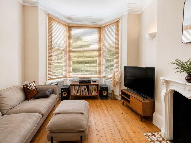 Purves Road, Kensal Rise, London NW10, 2 bed flat to rent, £2,250 pcm | PrimeLocation