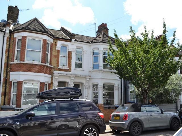 Purves Road, London NW10 2 bed flat to rent £2,490 pcm £575 pw