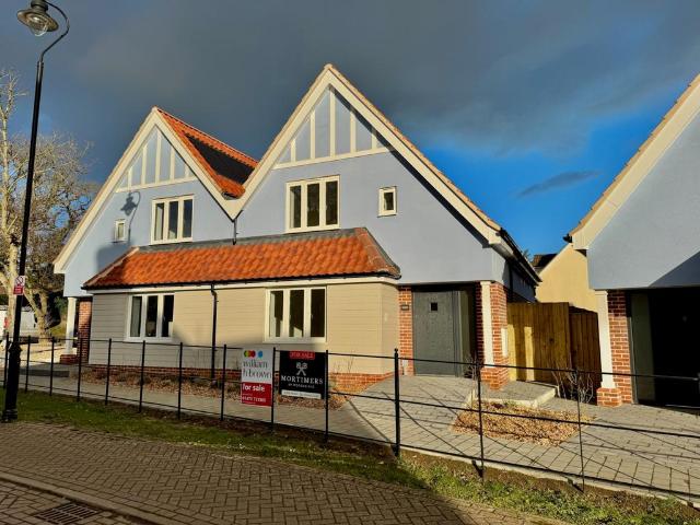 Purdis Farm Lane, Ipswich IP3 3 bed semi detached house to rent £2,750 pcm £635 pw