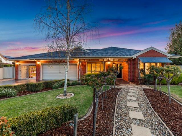 PURE OPULENCE IN PAKENHAM'S MOST PRESTIGIOUS STREET