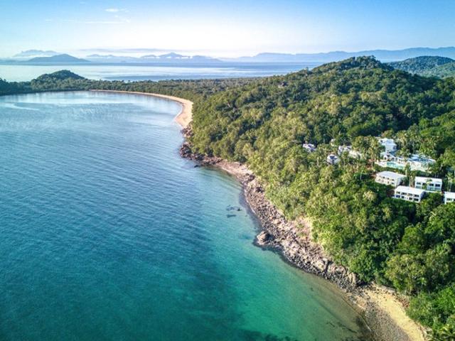 PURE BAREFOOT LUXURY: PREMIUM RESORT OF SCALE IN TROPICAL NORTH QLD HOTSPOT | Resort Brokers ID: FH009221
