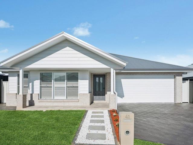 Pure luxury with separate guest quarters