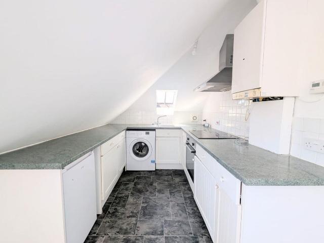 Purewell, Christchurch, 1 BH23, 1 bed flat to rent, £825 pcm | PrimeLocation
