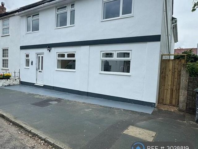 Purewell, Christchurch, BH23 1 bed in a house share to rent £750 pcm £173 pw