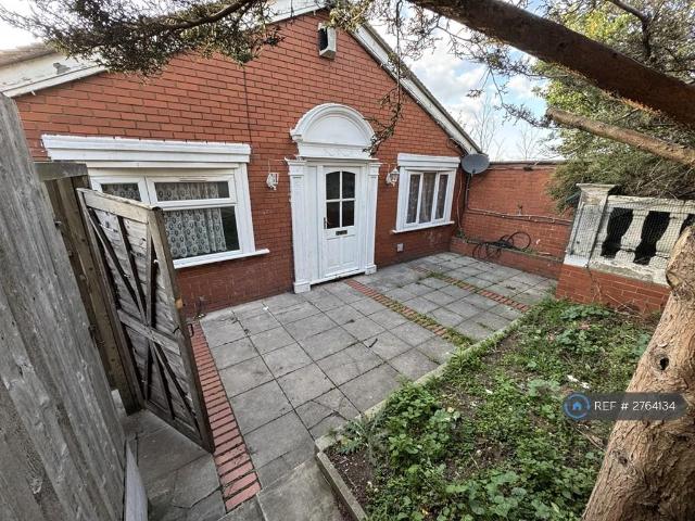 Purfleet By Pass, Purfleet, RM19 1 bed bungalow to rent £1,400 pcm £323 pw