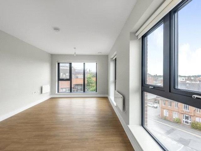 Purl House, Newbury, RG14 2 bed flat to rent £1,600 pcm £369 pw