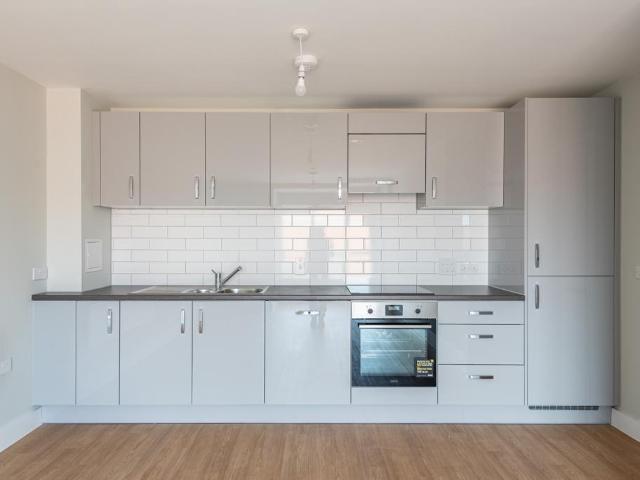 Purl House, 10 Market Street Newbury. 2 bed apartment to rent £1,695 pcm £391 pw