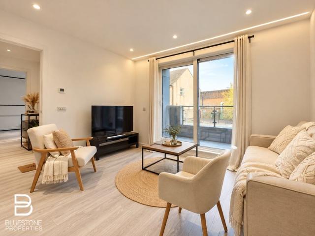 Purley CR8 2 Bed Apartment W/Balcony