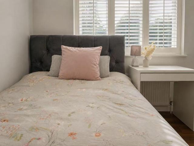 Purley CR8, 5 bed town house to rent, £1,031 pcm | PrimeLocation