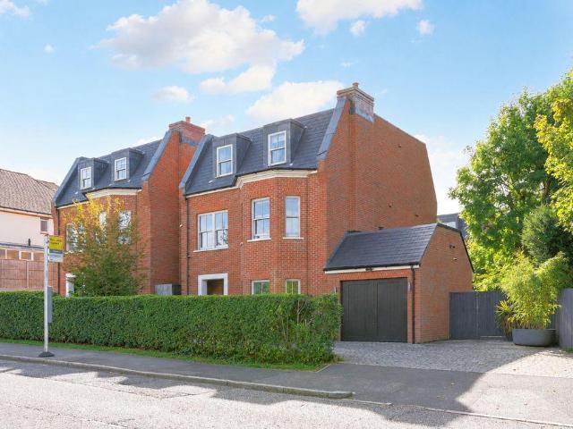 Purley Downs Road, Sanderstead 5 bed detached house to rent £4,000 pcm £923 pw