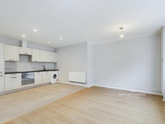 Purley Way Crescent, Croydon CR0, 1 bed flat to rent, £1,350 pcm | PrimeLocation