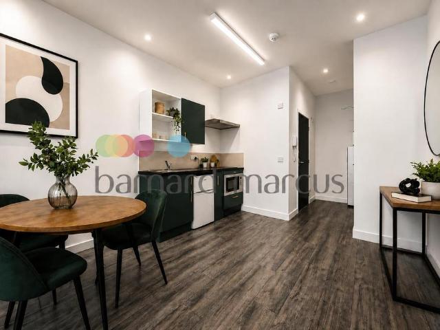 Purley Way, CROYDON Studio to rent £1,050 pcm £242 pw