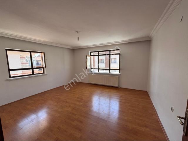 Pursaklar Fatih Mahahallesinde Mükemmel Konumda 3+1 Kiralık Daire