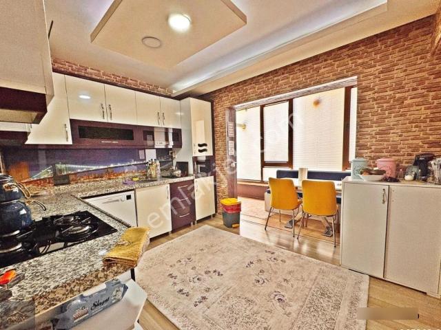 Pursaklar Merkez Mah Yeni Yapı Ara Kat Çift Banyolu 3+1 135 M²