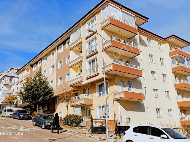 Pursaklar'da Yunus Emre Caddesi Üzeri 2+1 Kat Konumunda Kiralık
