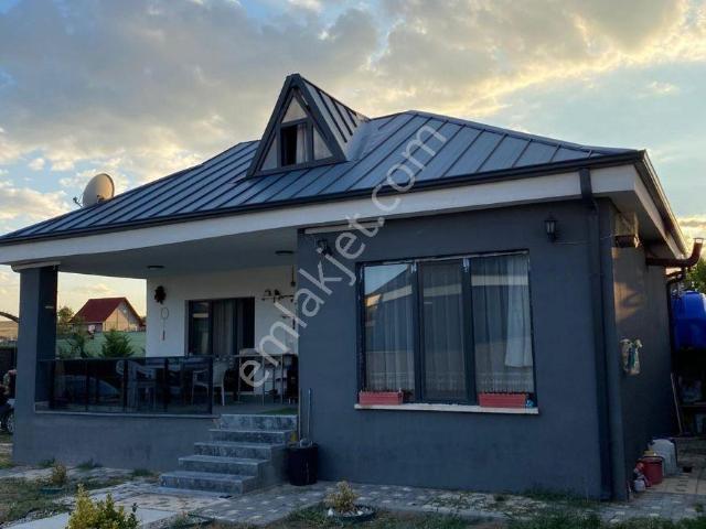 Pursaklar'da Havuzlu Eşyalı 2 Katlı Villa 550 M² İçinde 180 M²