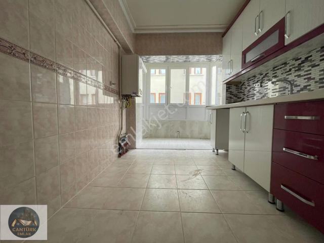 pursaklar'da Merkeze Yakın Katta 3+1 Uygun Fiyatlı Daire