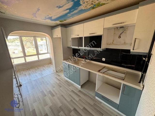 Ｐｕｓｕｌａ 'ｄａｎ Cadde Üzeri Krediye Uygun Ful Yapılı 3+1 Ferah Daire