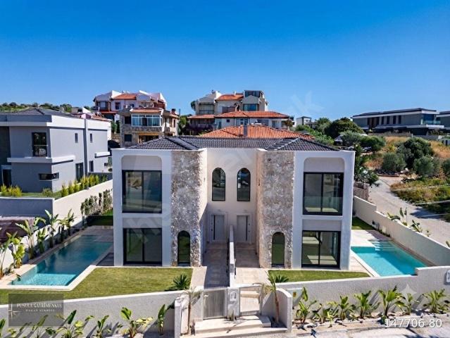 PUSULA'DAN ÇEŞME ŞİFNE'DE SATILIK DENİZ MANZARALI 4+1 VİLLALAR