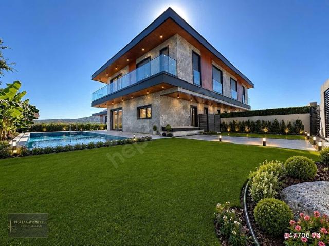 PUSULA'DAN ÇEŞME'DE SATILIK 5+1 LÜKS VİLLA