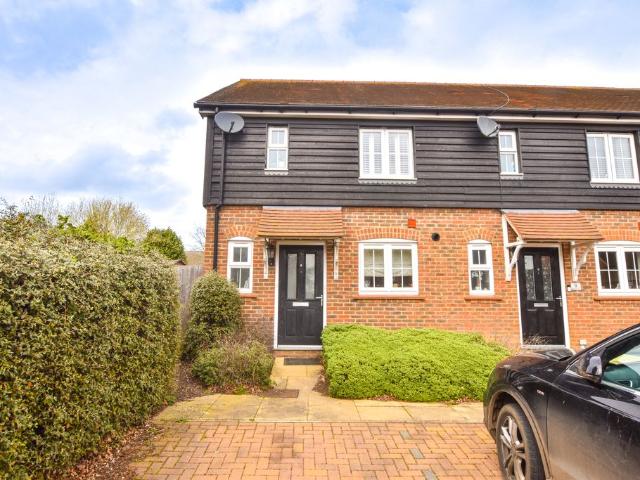 Putterill Close, Thaxted CM6, 2 bed end terrace house to rent, £1,500 pcm | PrimeLocation