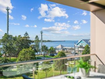 Put simply, front row harbour views at silk house