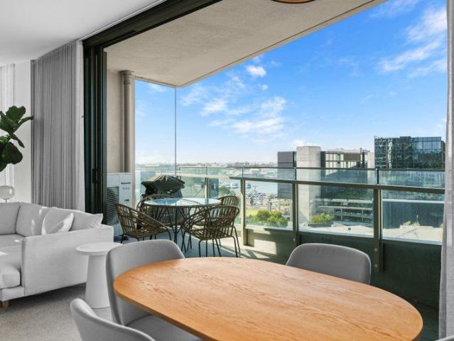 Put simply, harbour glimpses, city lifestyle at Verve