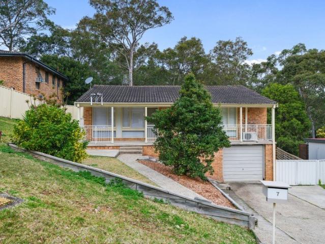Put simply, relaxed family living with leafy surrounds and lake glimpses