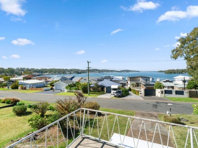 Put simply, renovate or rebuild to maximise the lake views