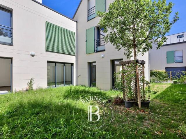 Puteaux, Maison 3 Chambres 139 m² en location